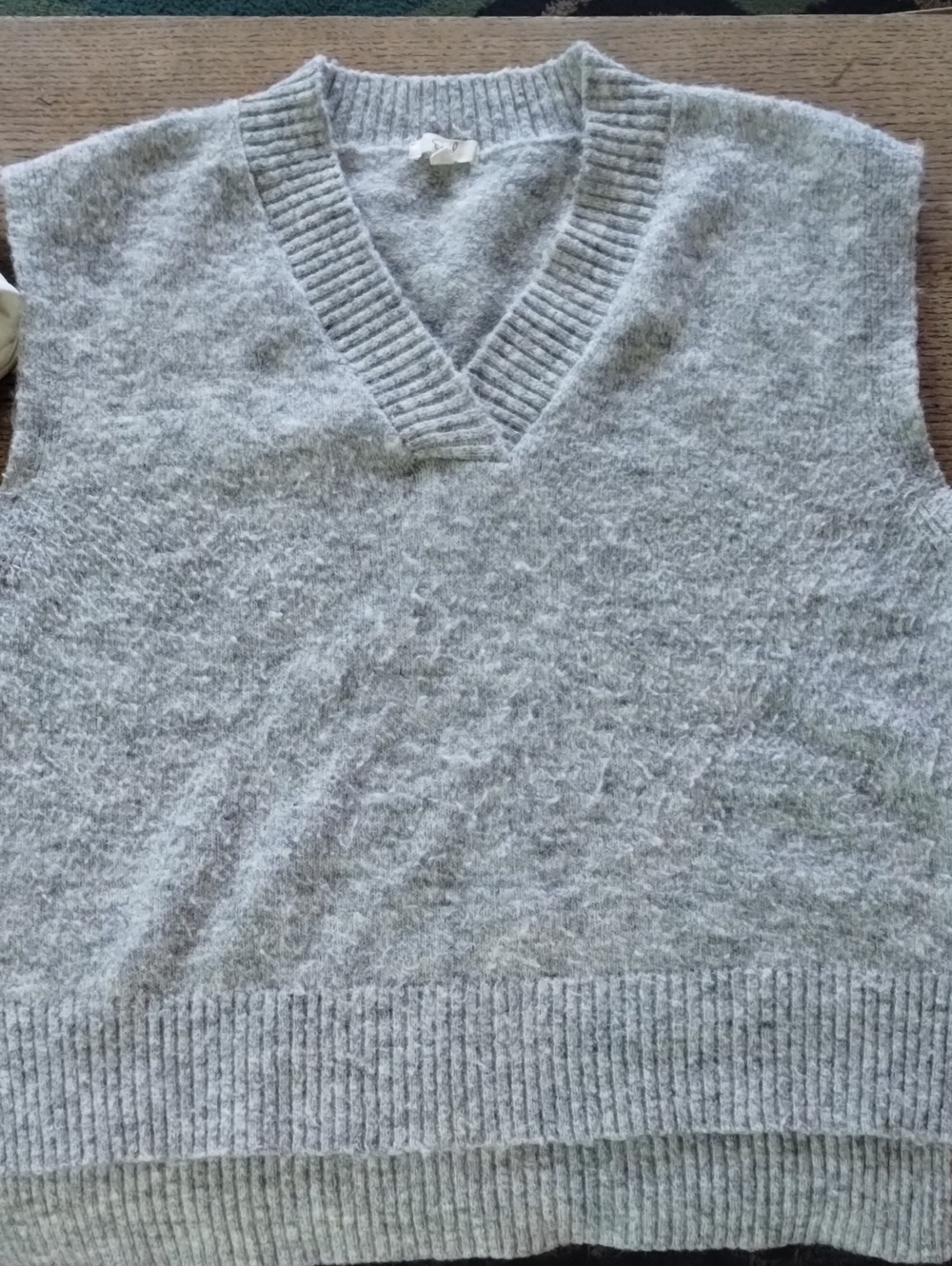 easel Light Gray V-Neck Knit Sweater Vest